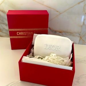 💯 New authentic Dior Pouch